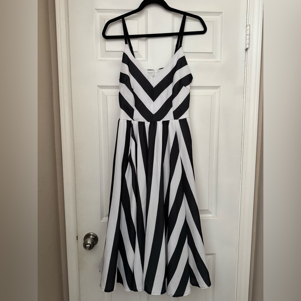 EUC Pinup Girl Mark Stripe Amalie sz. Medium - Picture 2 of 3
